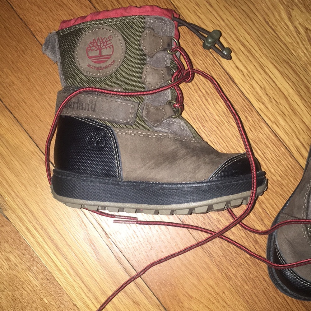 Timberland boots size 7 toddler. Excellent pre owned condition.